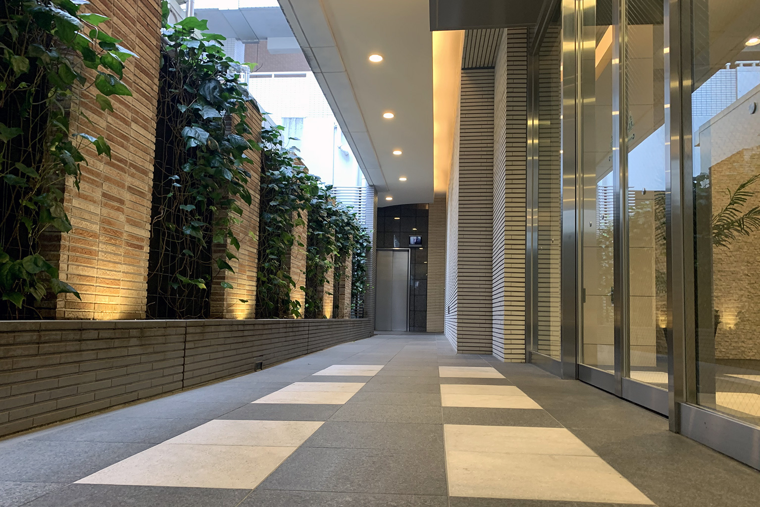 エントランス前通路