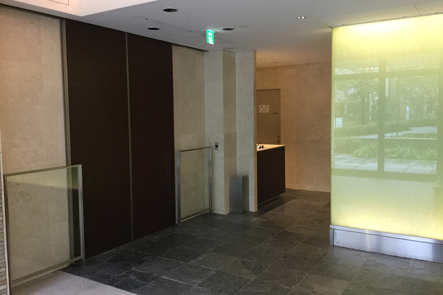 エントランス(内側)